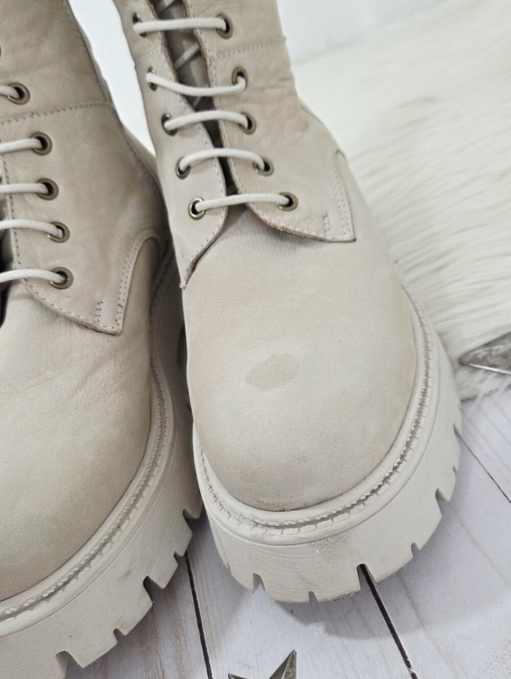 Bueno Reign Lace Up Boots tall beige cream nubuck lug sole Women's size 39 - Picture 7 of 9